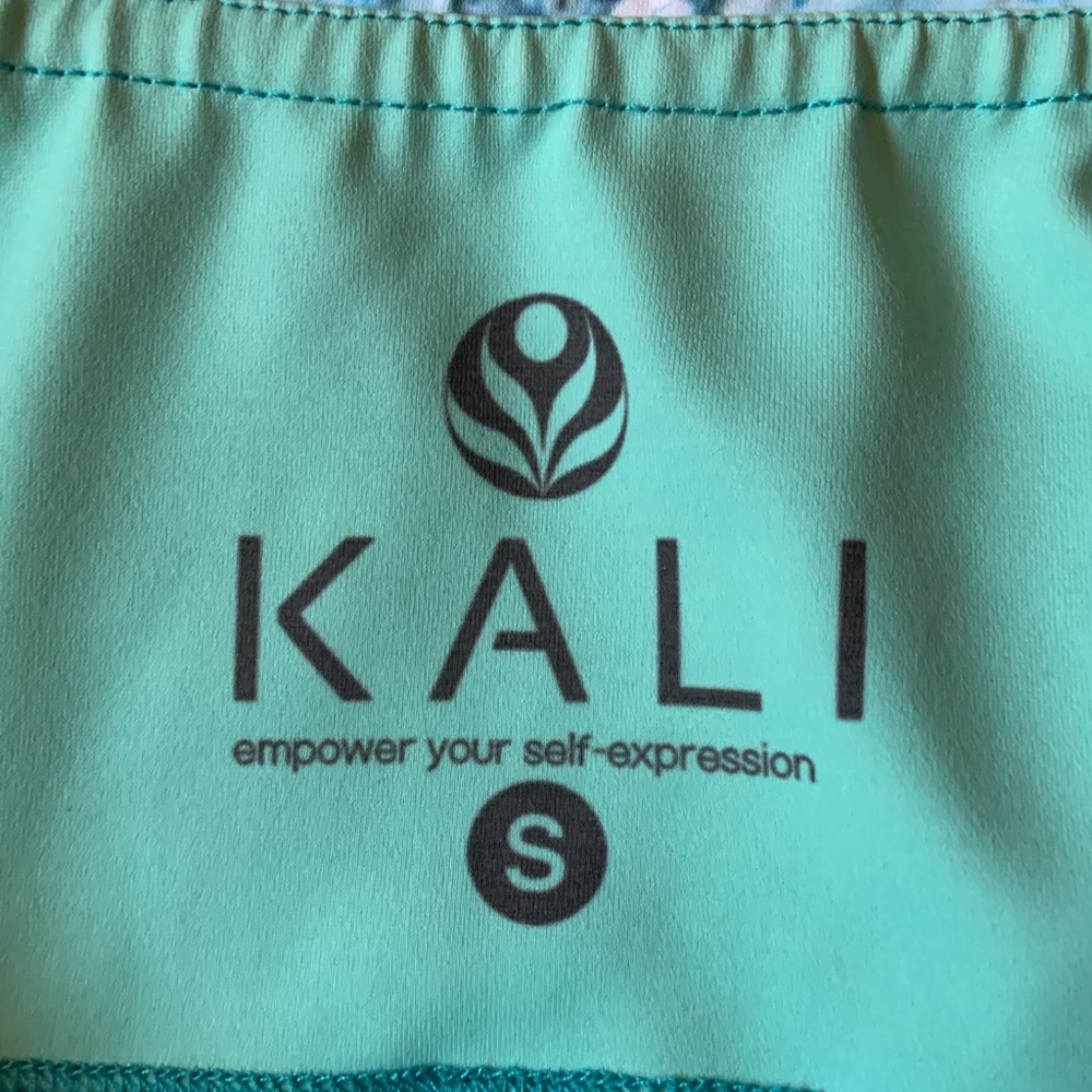 Kali capri leggings with daisies - Picture 3 of 3